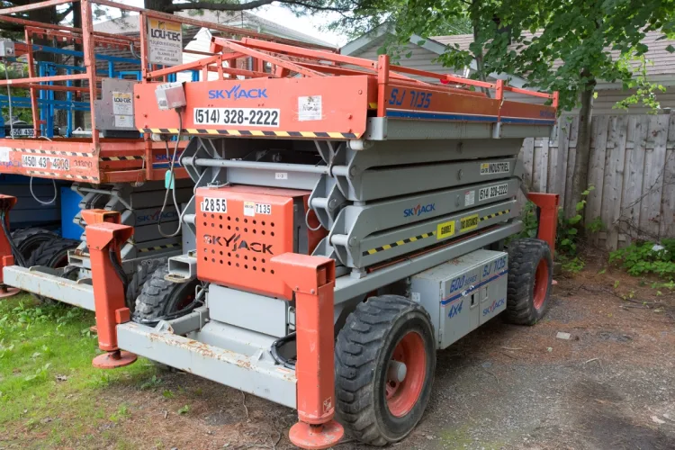 Photo #113 of 2-DAY AUCTION OF LOCATIONS D'OUTILS MATTE INC, LATE MODEL CONSTRUCTION EQUIPMENT FEATURING: (8) ARTICULATED BOOM LIFTS, (5) TELEHANDLERS, (5) SKIDSTEERS, (5) EXCAVATORS, LIGHT TOWERS, SUPPORT EQUIPMENT & MUCH MORE - DAY 2