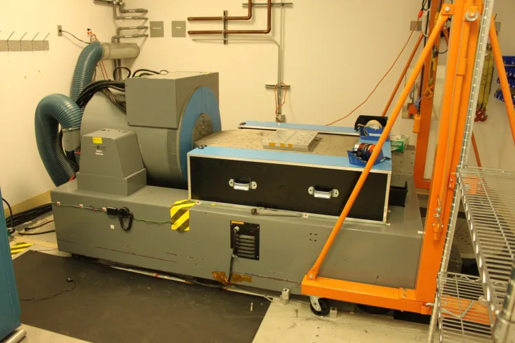 Photo #70 of SHORT NOTICE SALE! SURPLUS EQUIPMENT TO THE ONGOING OPERATIONS OF COM DEV: (7) TENNEY/LUNAIRE TEMP. TEST CHAMBERS, HUBER UNISTAT 530W & 910W, MICROSCOPES, TEST & MEASUREMENT EQUIPMENT, (5) CPI VZK-6901J1 TWT AMPLIFIERS, UNHOLTZ-DICKIE T1000 VIBRATION TEST