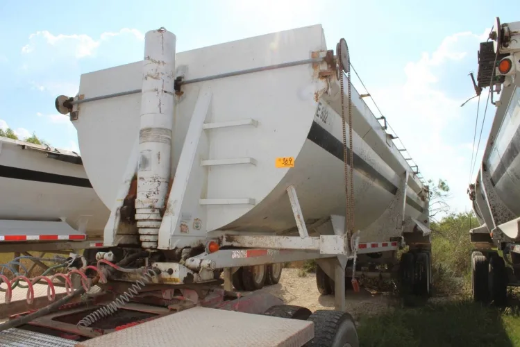 Photo #20 of FORMER ASSETS OF SCHMIDT LAND SERVICES - (100+) OILFIELD CONSTRUCTION VEHICLES, TRAILERS, YELLOW IRON & SUPPORT EQUIPMENT & MUCH MORE...