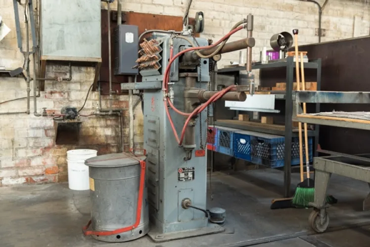 Photo #29 of OWNER RETIRING, WELL MAINTAINED & PRIDE OF OWNERSHIP FABRICATION SHOP - ASSETS OF KRUSE METALS MANUFACTURING CO., FEATURING: 750-TON X 24' CINCINNATI HYDRAULIC PRESS BRAKE, CINCINNATI POWER SHEARS, PINCH POWER ROLLS, NOTCHERS, ROLLING STOCK, TOOLROOM &