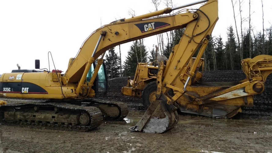 Photo #12 of CLAYTON CONSTRUCTION LTD. - LATE MODEL CATERPILLAR, VOLVO AND HITACHI MOBILE CONSTRUCTION EQUIPMENT