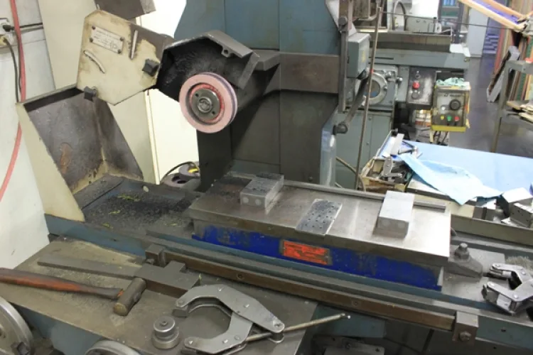 Photo #98 of DUARTE ENGINEERING CO. - MACHINE SHOP EQUIPMENT FEATURING: 2008 MIGHT VIPER PRO1000AP 3-AXIS CNC VMC, LATHES, MILLS, PRECISION HONING MACHINES, HORIZONTAL & VERTICAL BAND SAW, GRINDERS, INSPECTION, TOOLING & MUCH MORE...