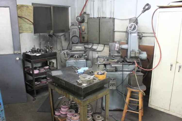 Photo #105 of DUARTE ENGINEERING CO. - MACHINE SHOP EQUIPMENT FEATURING: 2008 MIGHT VIPER PRO1000AP 3-AXIS CNC VMC, LATHES, MILLS, PRECISION HONING MACHINES, HORIZONTAL & VERTICAL BAND SAW, GRINDERS, INSPECTION, TOOLING & MUCH MORE...