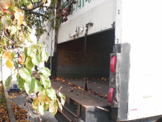 Photo #97 of JACO ENVIRONMENTAL INC. - OVER 95 LATE MODEL TRUCKS, TRAILERS & AUTOMOBILES: BOX, FLAT, STAKE, DUMP, FRUEHAUF, GREAT DANE, HYUNDAI, STRICK & MORE...
