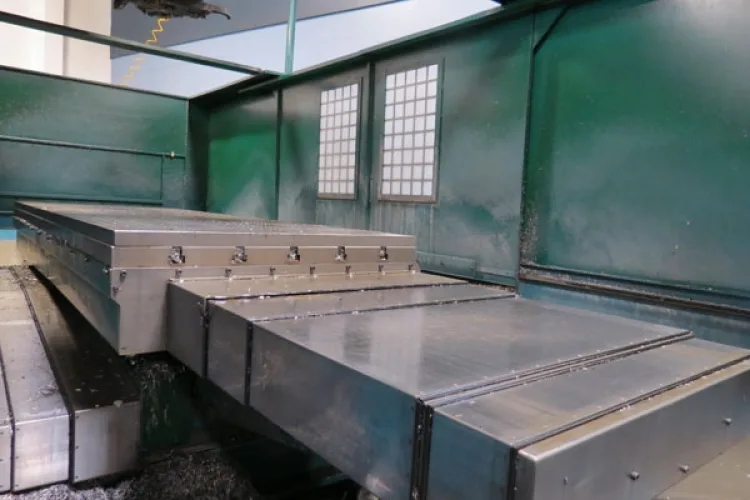 Photo #4 of CINCINNATI & KASUGA 3, 4 & 5 AXIS CNC VERTICAL & HORIZONTAL MACHINING CENTERS LATE AS 2005, SPARE PARTS, INCLUDING SPINDLES, BALL SCREWS & LINEAR RAILS & 1997 GIDDINGS & LEWIS CMM