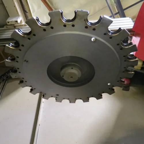 Photo #20 of CINCINNATI & KASUGA 3, 4 & 5 AXIS CNC VERTICAL & HORIZONTAL MACHINING CENTERS LATE AS 2005, SPARE PARTS, INCLUDING SPINDLES, BALL SCREWS & LINEAR RAILS & 1997 GIDDINGS & LEWIS CMM