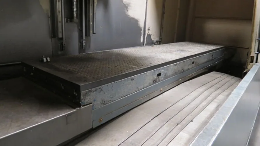Photo #22 of CINCINNATI & KASUGA 3, 4 & 5 AXIS CNC VERTICAL & HORIZONTAL MACHINING CENTERS LATE AS 2005, SPARE PARTS, INCLUDING SPINDLES, BALL SCREWS & LINEAR RAILS & 1997 GIDDINGS & LEWIS CMM