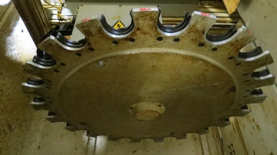 Photo #27 of CINCINNATI & KASUGA 3, 4 & 5 AXIS CNC VERTICAL & HORIZONTAL MACHINING CENTERS LATE AS 2005, SPARE PARTS, INCLUDING SPINDLES, BALL SCREWS & LINEAR RAILS & 1997 GIDDINGS & LEWIS CMM