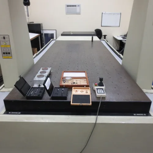 Photo #37 of CINCINNATI & KASUGA 3, 4 & 5 AXIS CNC VERTICAL & HORIZONTAL MACHINING CENTERS LATE AS 2005, SPARE PARTS, INCLUDING SPINDLES, BALL SCREWS & LINEAR RAILS & 1997 GIDDINGS & LEWIS CMM
