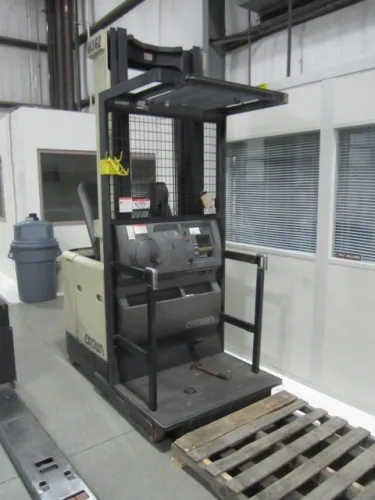 Photo #32 of APPROX. (640) SECTIONS OF INTERLAKE 30 TEARDROP PALLET RACKING & GRAVITY FLOW RACKING, INCLINE & DECLINE BELTED & POWERED ROLLER CONVEYORS, (10) CROWN ORDER PICKERS, REACH TRUCKS & ELECTRIC TRUCKS, (9) VARIOUS BATTERY CHARGERS & SPARE BATTERIES & MUCH