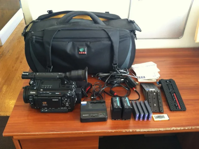 Photo #7 of UBER CONTENT - MODERN & CONTEMPORARY OFFICE FURNITURE & EQUIPMENT, 2012 RANGE ROVER, CANNONDALE EN 14781 ROAD BIKE, SONY XDCAM PMW-F3 SUPER35MM CAMCORDER, CANON EOS-1 CAMERA & MUCH MORE...