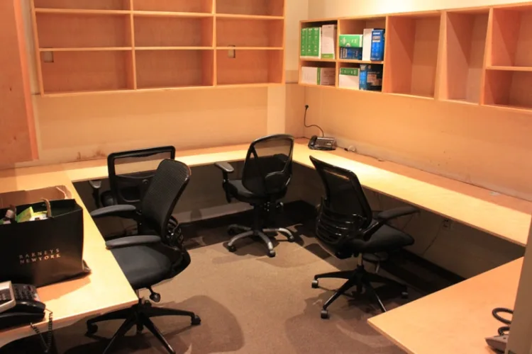 Photo #37 of UBER CONTENT - MODERN & CONTEMPORARY OFFICE FURNITURE & EQUIPMENT, 2012 RANGE ROVER, CANNONDALE EN 14781 ROAD BIKE, SONY XDCAM PMW-F3 SUPER35MM CAMCORDER, CANON EOS-1 CAMERA & MUCH MORE...