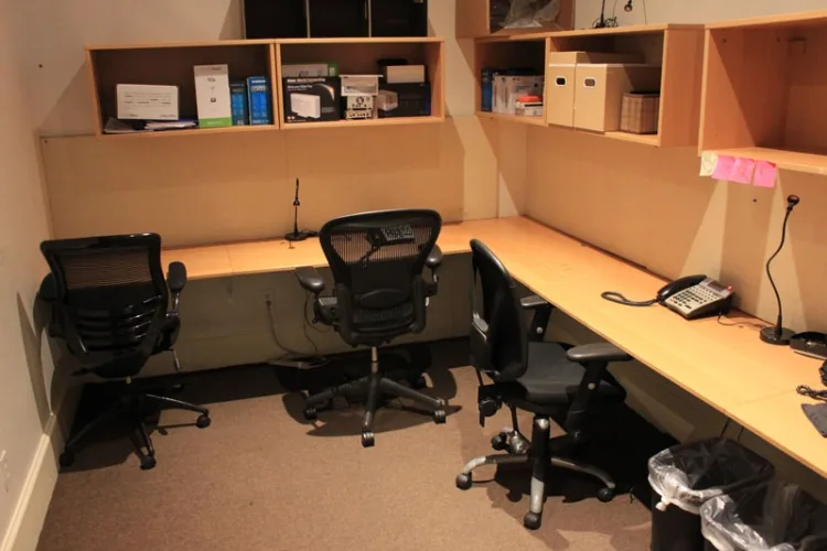 Photo #38 of UBER CONTENT - MODERN & CONTEMPORARY OFFICE FURNITURE & EQUIPMENT, 2012 RANGE ROVER, CANNONDALE EN 14781 ROAD BIKE, SONY XDCAM PMW-F3 SUPER35MM CAMCORDER, CANON EOS-1 CAMERA & MUCH MORE...