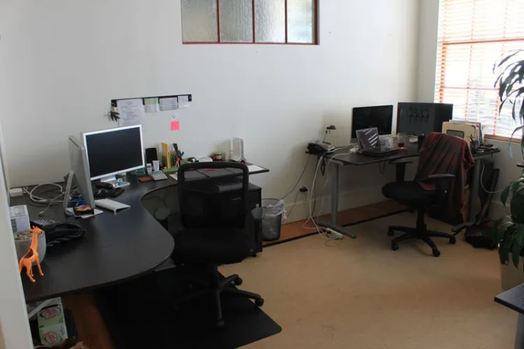 Photo #45 of UBER CONTENT - MODERN & CONTEMPORARY OFFICE FURNITURE & EQUIPMENT, 2012 RANGE ROVER, CANNONDALE EN 14781 ROAD BIKE, SONY XDCAM PMW-F3 SUPER35MM CAMCORDER, CANON EOS-1 CAMERA & MUCH MORE...