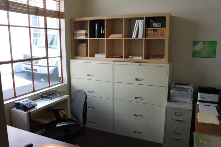 Photo #65 of UBER CONTENT - MODERN & CONTEMPORARY OFFICE FURNITURE & EQUIPMENT, 2012 RANGE ROVER, CANNONDALE EN 14781 ROAD BIKE, SONY XDCAM PMW-F3 SUPER35MM CAMCORDER, CANON EOS-1 CAMERA & MUCH MORE...