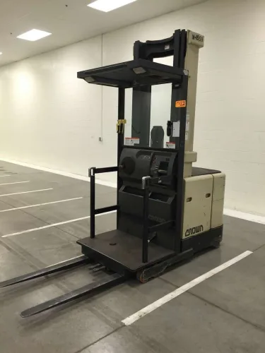 Photo #1 of SHORT NOTICE SALE - WAREHOUSE RACKING, FORKLIFTS, PALLET JACKS AND OFFICE AUCTION