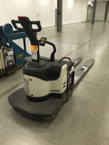 Photo #3 of SHORT NOTICE SALE - WAREHOUSE RACKING, FORKLIFTS, PALLET JACKS AND OFFICE AUCTION