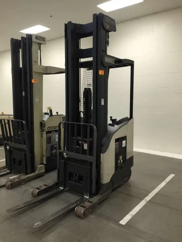 Photo #4 of SHORT NOTICE SALE - WAREHOUSE RACKING, FORKLIFTS, PALLET JACKS AND OFFICE AUCTION
