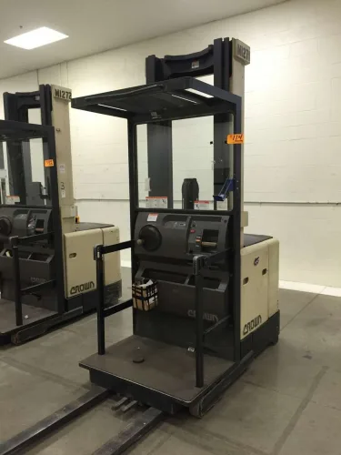 Photo #13 of SHORT NOTICE SALE - WAREHOUSE RACKING, FORKLIFTS, PALLET JACKS AND OFFICE AUCTION