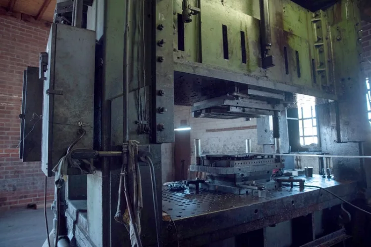Photo #107 of GOLDEN STATE TOOL & DIE - COMPLETE TOOL & DIE SHOP, METAL STAMPING UP TO 800 TON CAPACITY, FEATURING: 800-TON CLEARING & 400 TON MINSTER KNUCKLE PRESSES,  UP TO 400 TON STRAIGHT SIDE, OBI, GAP FRAME STAMPING PRESSES, COMPLETE TOOL ROOM, ROLLING STOCK &