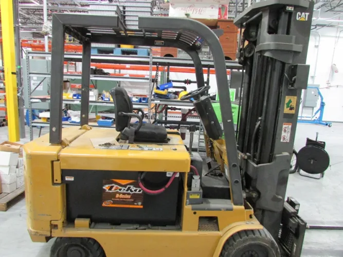 Photo #140 of SHORT NOTICE SALE - CHEVALIER, DMC & JONES & SHIPMAN GRINDERS, HAAS VERTICAL MILL, TRAK MILLING MACHINE, WR WELLS, CLAUSING & WELLSAW BAND SAWS, VALUE MASTER LATHE, ROLLING STOCK & MORE