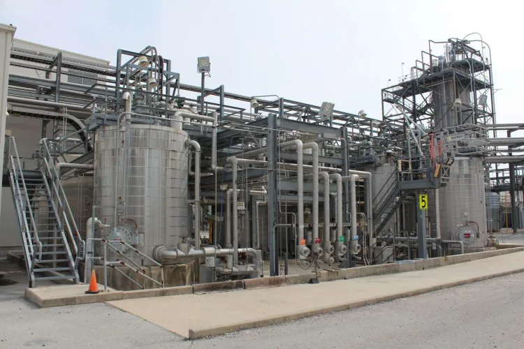 Photo #29 of INVISTA - SHORT NOTICE AUCTION FEATURING PRODUCTION PACKAGING EQUIPMENT, TANK FARM INCLUDING 7 STAINLESS STEEL VERTICAL TANKS, STORAGE SILOS, EXTRUDERS & BALER