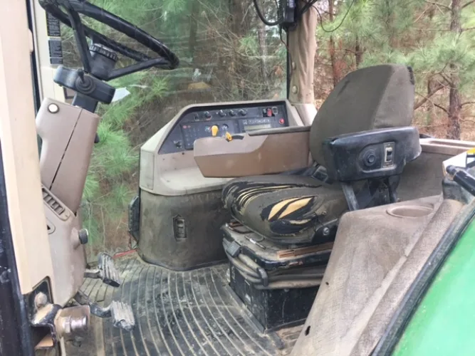 Photo #34 of REPOSSESSED FARM EQUPMENT AUCTION - FEATURING EXCELLENT WELL MAINTAINED LATE MODEL FARM EQUIPMENT, INCLUDING: JOHN DEERE TRACTORS & COMBINES & GREAT PLAINS GRAIN DRILLS