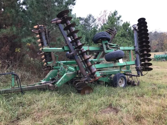 Photo #35 of REPOSSESSED FARM EQUPMENT AUCTION - FEATURING EXCELLENT WELL MAINTAINED LATE MODEL FARM EQUIPMENT, INCLUDING: JOHN DEERE TRACTORS & COMBINES & GREAT PLAINS GRAIN DRILLS