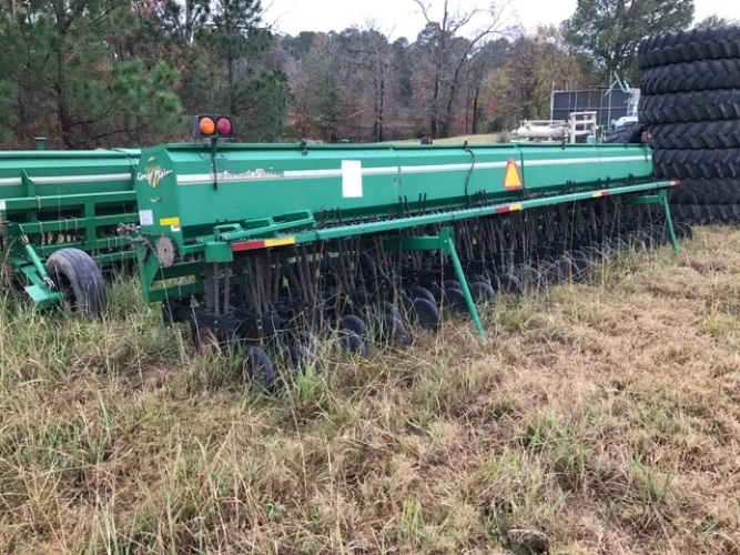 Photo #38 of REPOSSESSED FARM EQUPMENT AUCTION - FEATURING EXCELLENT WELL MAINTAINED LATE MODEL FARM EQUIPMENT, INCLUDING: JOHN DEERE TRACTORS & COMBINES & GREAT PLAINS GRAIN DRILLS