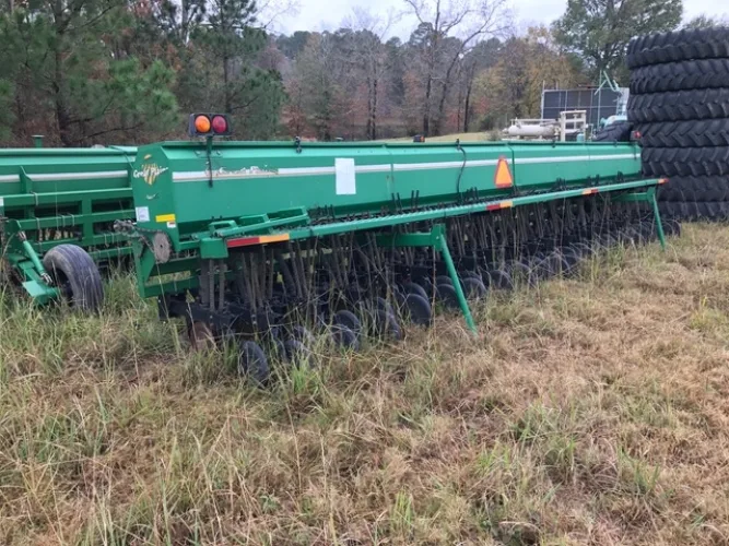 Photo #39 of REPOSSESSED FARM EQUPMENT AUCTION - FEATURING EXCELLENT WELL MAINTAINED LATE MODEL FARM EQUIPMENT, INCLUDING: JOHN DEERE TRACTORS & COMBINES & GREAT PLAINS GRAIN DRILLS