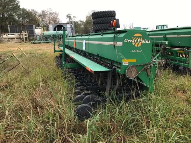 Photo #43 of REPOSSESSED FARM EQUPMENT AUCTION - FEATURING EXCELLENT WELL MAINTAINED LATE MODEL FARM EQUIPMENT, INCLUDING: JOHN DEERE TRACTORS & COMBINES & GREAT PLAINS GRAIN DRILLS
