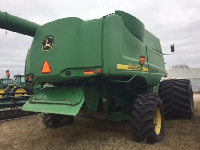 Photo #46 of REPOSSESSED FARM EQUPMENT AUCTION - FEATURING EXCELLENT WELL MAINTAINED LATE MODEL FARM EQUIPMENT, INCLUDING: JOHN DEERE TRACTORS & COMBINES & GREAT PLAINS GRAIN DRILLS