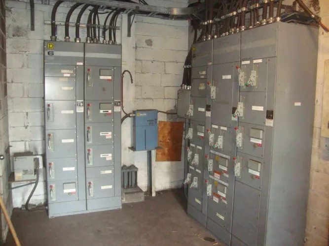 Photo #13 of FORMER ASSETS OF ESCO LIMITED FOUNDRY, FEATURING: OVERHEAD CRANES, DUST COLLECTORS, CHARGE BUCKETS, LADLES, MAGNETS, POWER HAMMER, WELDERS & MAINTENANCE EQUIPMENT, LARGE QTY OF SPARES/STORES, OLYMPUS INNOV X HANDHELD SPECTROMETER, SPX MARLEY COOLING TOWER