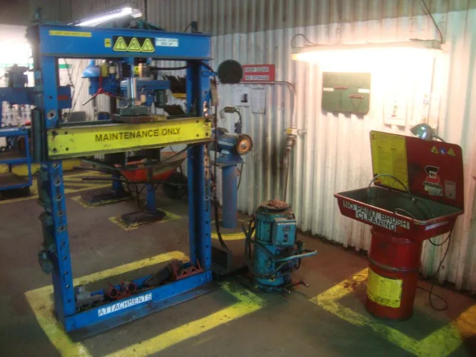 Photo #45 of FORMER ASSETS OF ESCO LIMITED FOUNDRY, FEATURING: OVERHEAD CRANES, DUST COLLECTORS, CHARGE BUCKETS, LADLES, MAGNETS, POWER HAMMER, WELDERS & MAINTENANCE EQUIPMENT, LARGE QTY OF SPARES/STORES, OLYMPUS INNOV X HANDHELD SPECTROMETER, SPX MARLEY COOLING TOWER