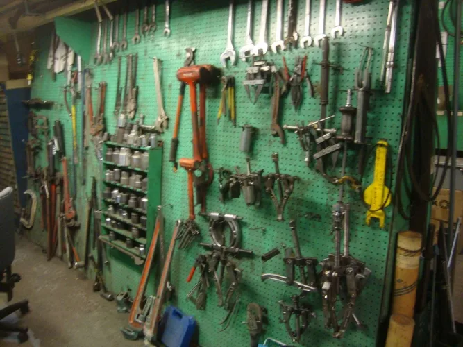 Photo #48 of FORMER ASSETS OF ESCO LIMITED FOUNDRY, FEATURING: OVERHEAD CRANES, DUST COLLECTORS, CHARGE BUCKETS, LADLES, MAGNETS, POWER HAMMER, WELDERS & MAINTENANCE EQUIPMENT, LARGE QTY OF SPARES/STORES, OLYMPUS INNOV X HANDHELD SPECTROMETER, SPX MARLEY COOLING TOWER