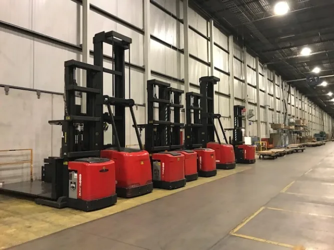 Photo #1 of SEARS CANADA INC - TORONTO - MOBILE AND WAREHOUSING EQUIPMENT FROM SEARS CANADA DISTRIBUTION CENTERS