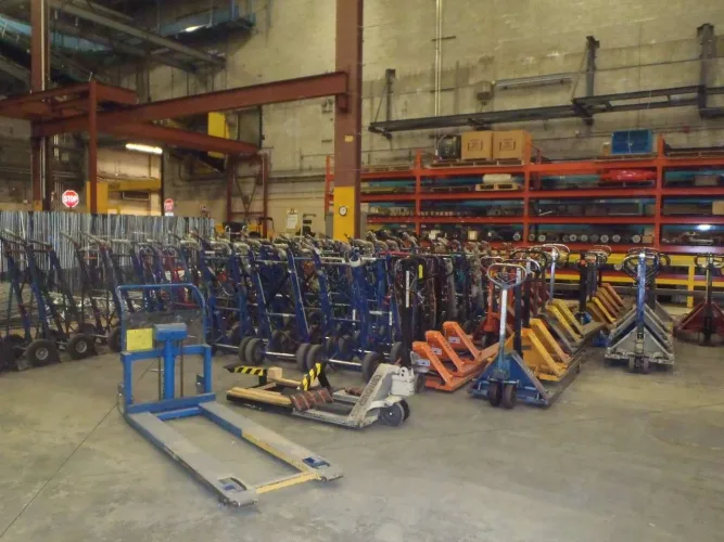 Photo #1 of SEARS CANADA INC - MONTREAL - MOBILE AND WAREHOUSING EQUIPMENT FROM SEARS CANADA DISTRIBUTION CENTERS