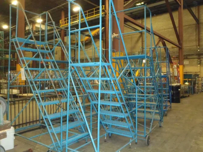 Photo #3 of SEARS CANADA INC - MONTREAL - MOBILE AND WAREHOUSING EQUIPMENT FROM SEARS CANADA DISTRIBUTION CENTERS