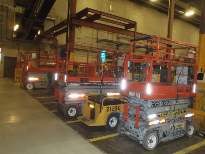 Photo #6 of SEARS CANADA INC - MONTREAL - MOBILE AND WAREHOUSING EQUIPMENT FROM SEARS CANADA DISTRIBUTION CENTERS