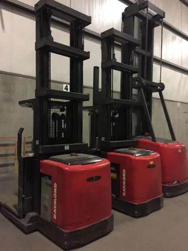 Photo #1 of SEARS CANADA INC - CALGARY - MOBILE AND WAREHOUSING EQUIPMENT FROM SEARS CANADA DISTRIBUTION CENTERS