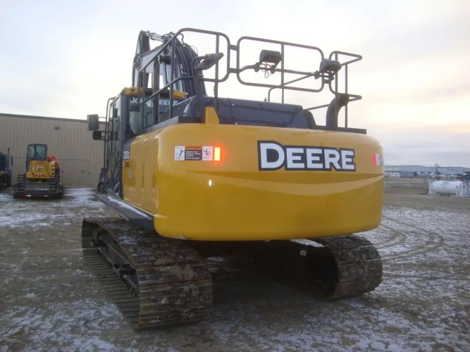 Photo #123 of BLUEBIRD CONTRACTING SERVICES (A DIVISION OF TROTTER & MORTON LIMITED) - LATE MODEL CONSTRUCTION EQUIPMENT