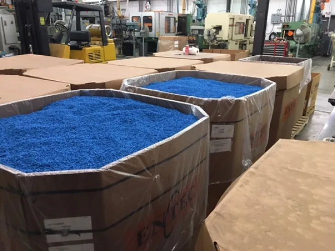 Photo #175 of PRECISION CUSTOM MOLDERS - (3) CINCINNATI MILACRON INJECTION MOLDING MACHINES UP TO 1,000 TON, (7) REED INJECTION MOLDING MACHINES UP TO 550 TON, KITAMURA MYCENTER-4 CNC MACHINING CENTER, GRANULATORS, HOPPERS & MORE...