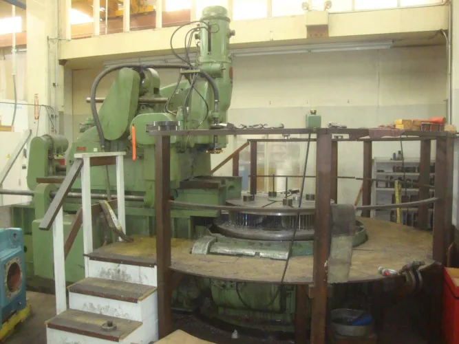 Photo #11 of SURPLUS TO THE ONGOING OPERATIONS OF MACHINISTS INC. THE GEAR WORKS SEATTLE, FEATURING: VERTICAL, HORIZONTAL & MANUAL GEAR HOBBERS, CNC GEAR GRINDERS HORIZONTAL BORING MILLS, VERTICAL TURRET LATHE, KEYSEATERS & MUCH MORE