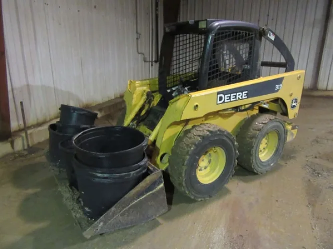 Photo #20 of GARDENS ALIVE FARMS - TN (EQUIPMENT) - EQUIPMENT AUCTION INCLUDES: LARGE QUANTITY OF JOHN DEERE TRACTORS, PICKUP TRUCKS, TRAILERS, WHEEL LOADERS, SKID STEERS, IRRIGATION EQUIPMENT, PUMPS, DUMP TRAILERS, WAGONS, GOLF CARTS & MUCH MORE