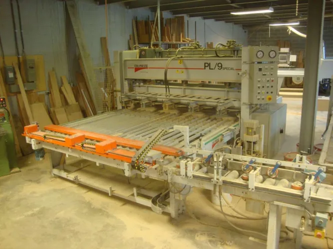 Photo #32 of RITE STYLE MANUFACTURING LTD - WOODWORKING EQUIPMENT AUCTION, INCLUDING (3) ROUTERS, (4) SANDERS, MOULDER, BEAM SAW, (2) RIP SAWS, SHAPERS & MORE