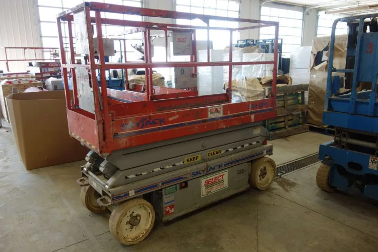 Photo #16 of CANADA NORTH GROUP/ CAMCORP STRUCTURES LTD - LARGE RECEIVERSHIP AUCTION OF A MAJOR CAMP STRUCTURES & SERVICES COMPANY, FEATURING: LATE-MODEL CONSTRUCTION/ERECTION EQUIPMENT & MODULAR/SKIDDED CAMP TRAILERS