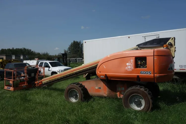 Photo #54 of CANADA NORTH GROUP/ CAMCORP STRUCTURES LTD - LARGE RECEIVERSHIP AUCTION OF A MAJOR CAMP STRUCTURES & SERVICES COMPANY, FEATURING: LATE-MODEL CONSTRUCTION/ERECTION EQUIPMENT & MODULAR/SKIDDED CAMP TRAILERS