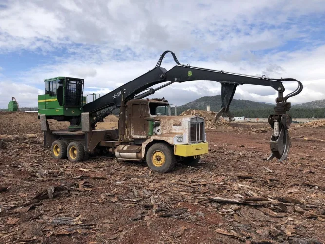 Photo #7 of NEWPAC FIBRE - LARGE/SMALL SAWMILL, FEATURING: LATE-MODEL WOOD PROCESSING/LOGGING EQUIPMENT
