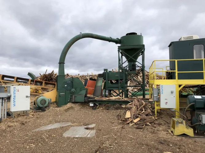 Photo #17 of NEWPAC FIBRE - LARGE/SMALL SAWMILL, FEATURING: LATE-MODEL WOOD PROCESSING/LOGGING EQUIPMENT