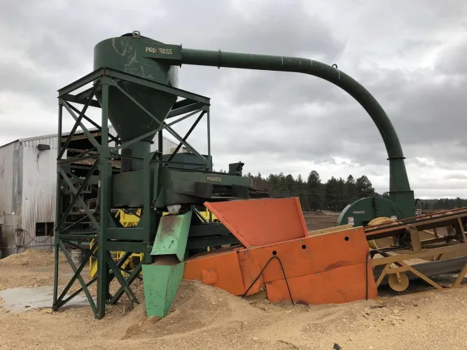 Photo #33 of NEWPAC FIBRE - LARGE/SMALL SAWMILL, FEATURING: LATE-MODEL WOOD PROCESSING/LOGGING EQUIPMENT